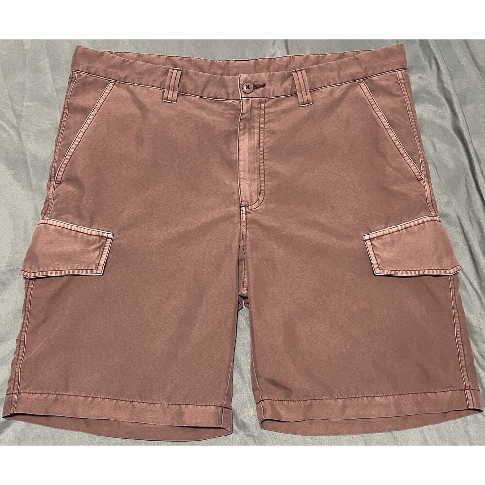 Roundtree & Yorke Men’s cargo shorts Faded Maroon color Size 38